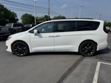 Used 2019 Chrysler Pacifica Touring-L Plus w/ Advanced Safetytec Group image 2