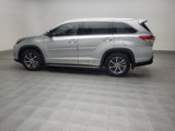Used 2017 Toyota Highlander XLE image 3