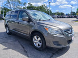 Used 2010 Volkswagen Routan SE image 3