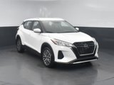 Used 2023 Nissan Kicks SV image 2