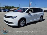 Used 2022 Chrysler Voyager LX image 3
