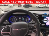 Used 2022 Chrysler Pacifica Touring-L image 3