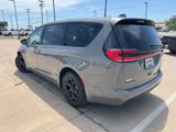 Used 2022 Chrysler Pacifica Limited w/ S Appearance Package image 5