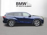 Used 2022 Toyota Highlander XLE image 3