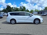 Used 2023 Chrysler Pacifica Touring-L image 2