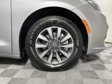 Used 2021 Chrysler Pacifica Touring-L image 2