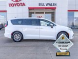 Used 2023 Chrysler Pacifica Touring-L image 4