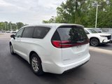 Used 2023 Chrysler Pacifica Touring-L image 3