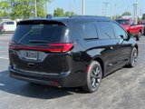 New 2025 Chrysler Pacifica Select image 3