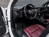 Certified 2025 Porsche Macan image 4