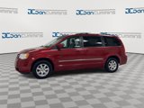 Used 2010 Chrysler Town & Country Touring image 4