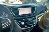 Used 2022 Chrysler Pacifica Touring-L image 6