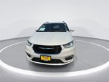 Certified 2021 Chrysler Pacifica Touring-L image 3