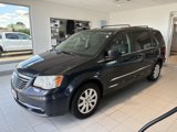 Used 2014 Chrysler Town & Country Touring image 2