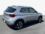 Used 2024 Hyundai Venue SEL image 3