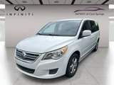 Used 2010 Volkswagen Routan SE image 3