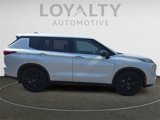 Used 2023 Mitsubishi Outlander SE Black Edition image 6