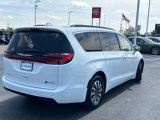 Used 2021 Chrysler Pacifica Touring image 3