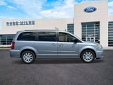 Used 2014 Chrysler Town & Country Touring image 2