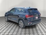 Used 2022 Volkswagen Taos SE w/ Panoramic Sunroof Package image 4