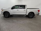 Used 2018 Nissan Titan SV w/ SV Convenience Package image 2