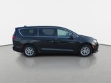 Used 2023 Chrysler Pacifica Touring-L image 4