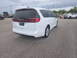 Used 2023 Chrysler Pacifica Touring-L image 5