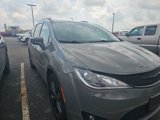 Used 2020 Chrysler Pacifica Touring-L w/ S Appearance Package image 3