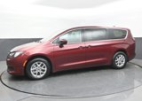 Used 2022 Chrysler Voyager LX image 4