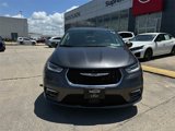 Used 2022 Chrysler Pacifica Touring-L image 2