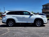 Used 2019 Toyota Highlander XLE image 2