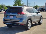 Used 2017 Nissan Rogue SV image 3