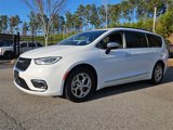 Used 2023 Chrysler Pacifica Limited image 3