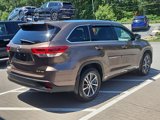 Used 2017 Toyota Highlander XLE image 2