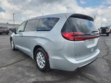 Used 2023 Chrysler Pacifica Touring-L image 2