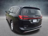 Used 2022 Chrysler Pacifica Touring-L image 5
