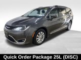 Used 2017 Chrysler Pacifica Touring-L image 3