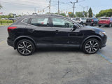 Used 2017 Nissan Rogue Sport SL image 2