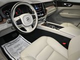 Used 2021 Volvo XC60 T6 Momentum w/ Premium Package image 2