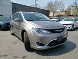 Used 2017 Chrysler Pacifica Touring-L image 3