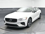 Used 2022 Volvo S60 B5 Momentum image 3