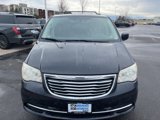 Used 2014 Chrysler Town & Country Touring image 3