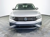 Used 2022 Volkswagen Tiguan SE w/ Panoramic Sunroof Package image 2