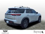 Used 2022 Nissan Pathfinder SV image 2