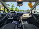 Used 2022 Chevrolet Trax LT w/ LT Convenience Package image 2