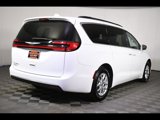 Used 2022 Chrysler Pacifica Touring-L image 2