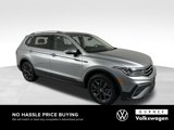 Used 2023 Volkswagen Tiguan SE w/ Panoramic Sunroof Package image 3
