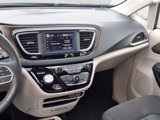 Used 2022 Chrysler Voyager LX image 4