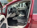 Used 2023 Chrysler Pacifica Touring-L image 3