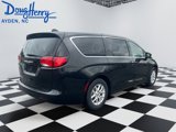 Used 2023 Chrysler Voyager LX image 5